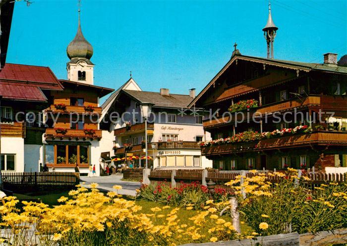 Westendorf Tirol Strassenbild Ortsmotiv mit Kirchturm