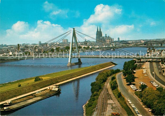Koeln Rhein Blick auf Severinsbruecke und Dom