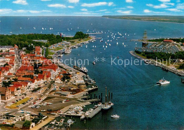 Travemuende Ostseebad Fliegeraufnahme Hafen