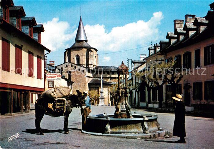 Saint-Savin Hautes-Pyrenees La Place de l'Eglise