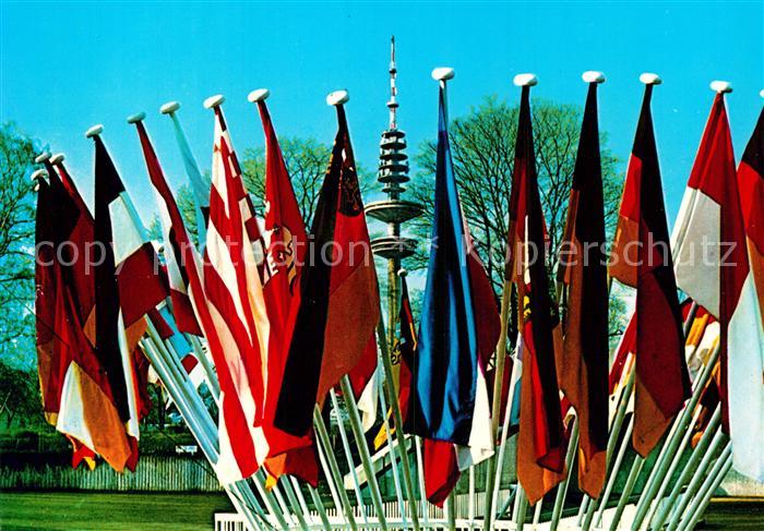 HAMBURG  CITY Flaggen vor dem Hotel Hamburg Plaza und Fernsehturm
