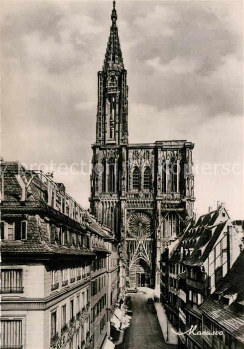 Strasbourg Alsace La Cathedrale et la rue Merciere