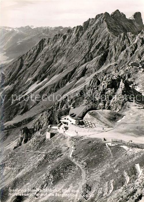 Innsbruck Nordkettenbahn Blick vom Haefelekargipfel zur Bergstation