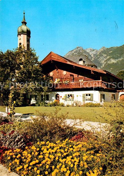 GARMISCH-PARTENKIRCHEN Bayern Pfarrkirche mit altem Bauernhaus