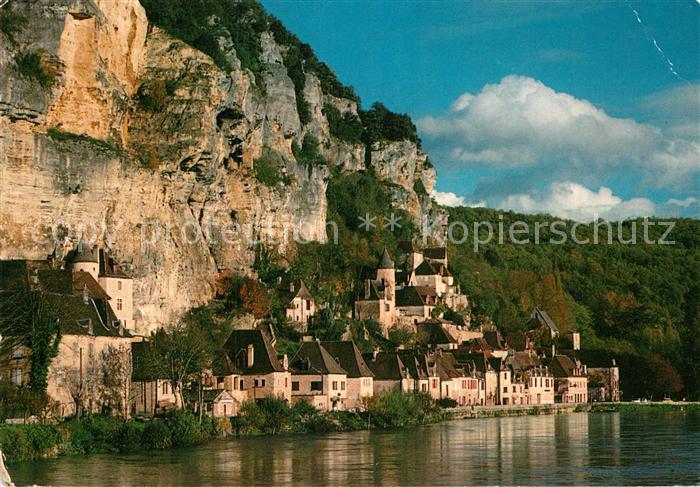 La Roque-Gageac Les maisons aux murs blonds coiffes de tuiles brunes et adossees