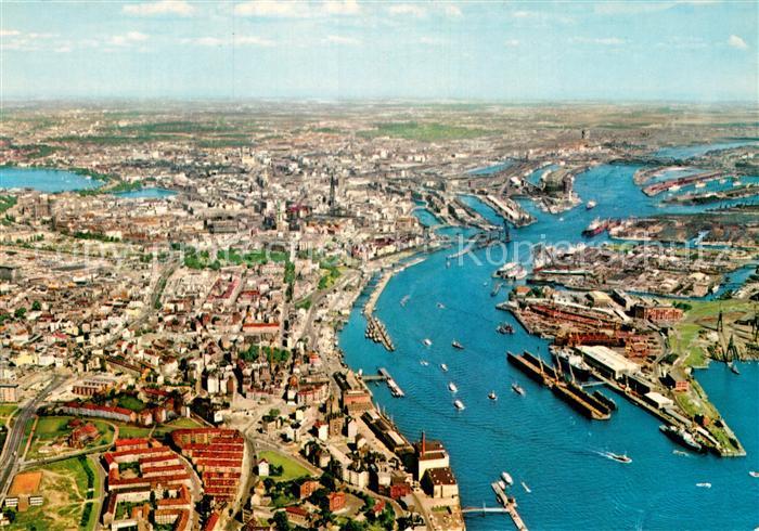 HAMBURG  CITY Stadtgebiet und Hafen Fliegeraufnahme
