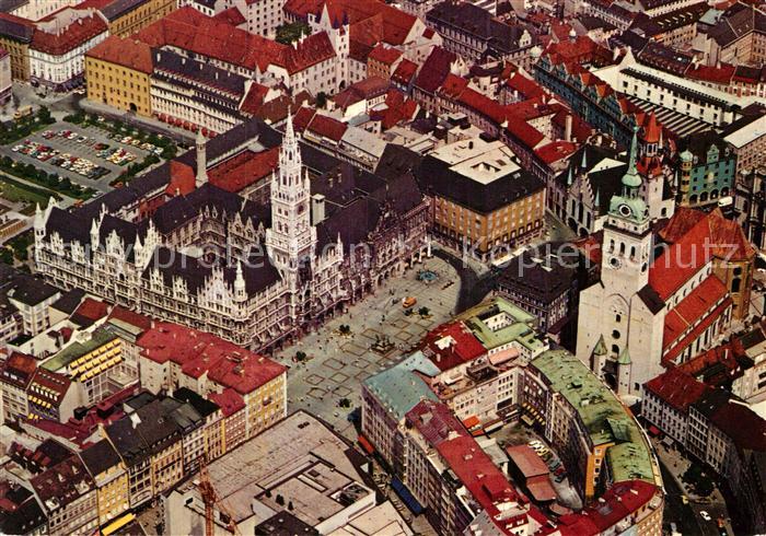 Muenchen Bayern Marienplatz und Rathaus Fliegeraufnahme