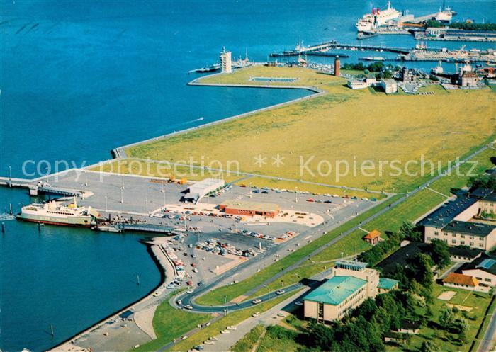 Cuxhaven Nordseebad Faehrhafen mit Blick zur Alten Liebe Steubenhoeft Luftaufnah