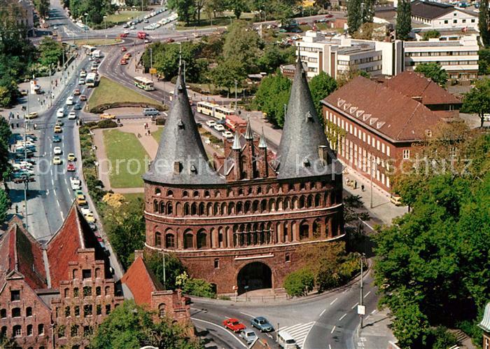 Luebeck Blick vom Aussichtsturm St Petri auf das Holstentor