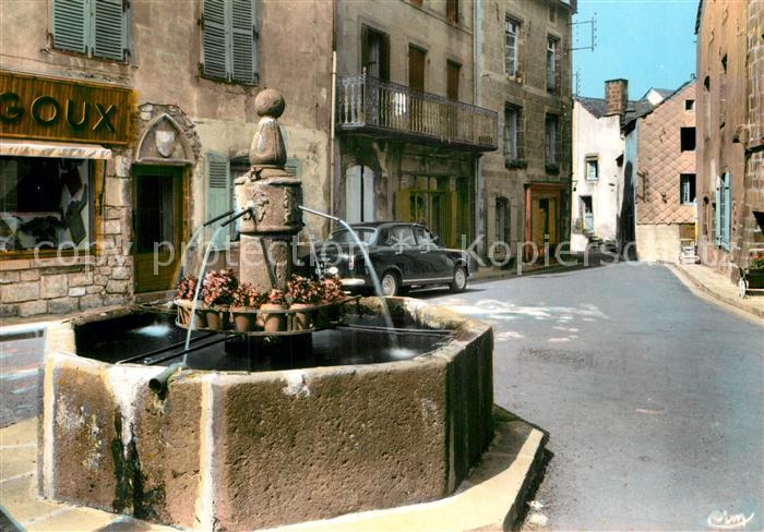 Besse en Chandesse Fontaine Renaissance Rue Notre Dame