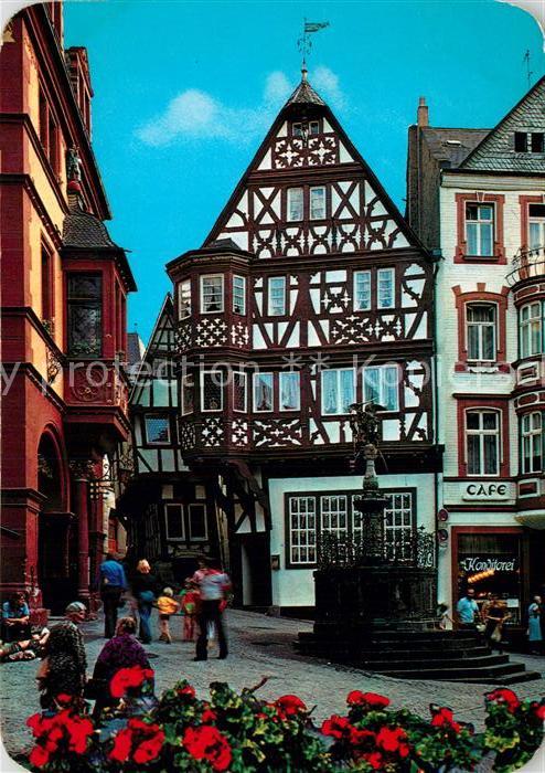 Bernkastel-Kues Rathaus Marktbrunnen Spitzenhaus Fachwerkhaus