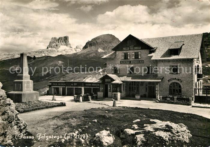 Passo Falzarego Gebirgspass Dolomiten Berghotel Restaurant Denkmal