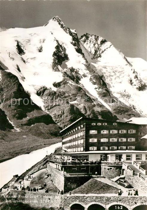 Heiligenblut Kaernten Kaiser Franz Josef Haus mit Grossglockner Hohe Tauern
