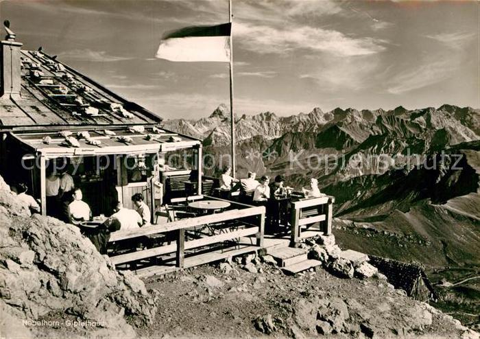 Oberstdorf Nebelhorn Gipfelhaus mit Blick auf Hochvogel Allgaeuer Alpen
