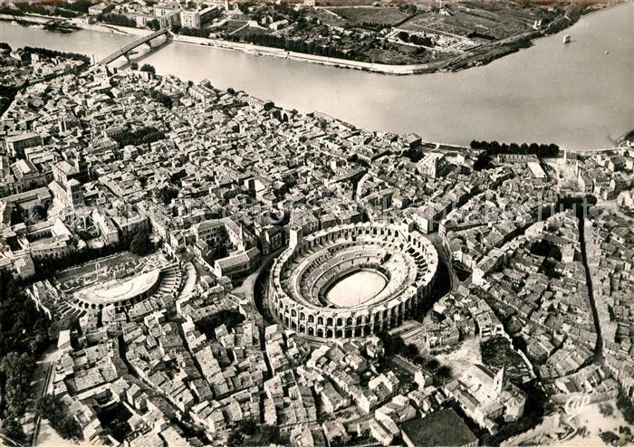 Arles Bouches-du-Rhone Les Arenes vue aérienne