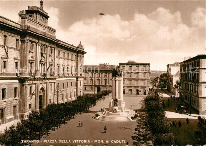 Taranto Piazza della Vittoria Monumento ai caduti