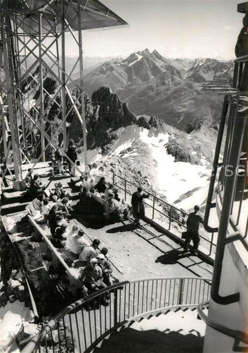 St Anton Arlberg Valluga Bergbahn Bergrestaurant Terrasse Gebirgspanorama