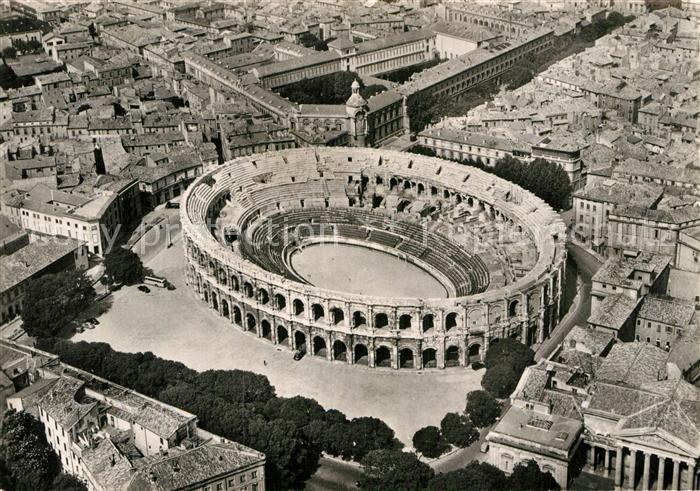 Nimes Vue aerienne sur les Arenes
