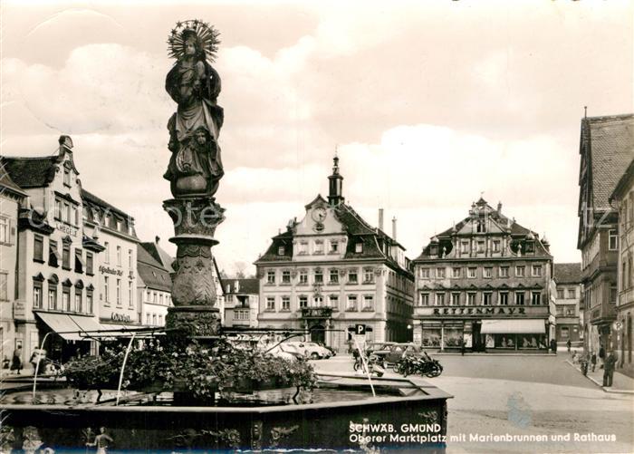 Schwaebisch Gmuend Oberer Marktplatz mit Marienbrunnen und Rathaus