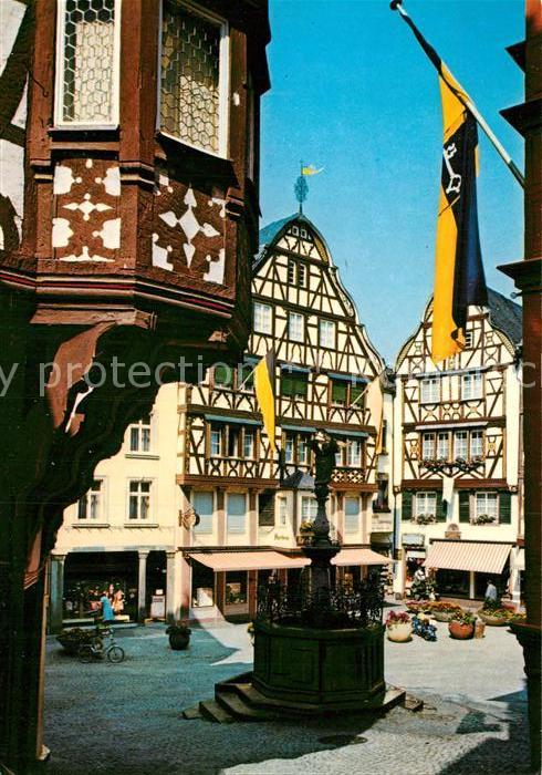 Bernkastel-Kues Marktplatz mit Michaelisbrunnen