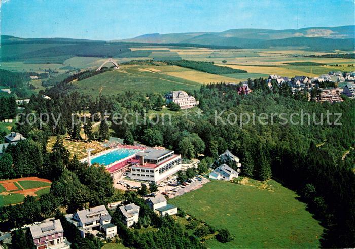 Winterberg Hochsauerland Fliegeraufnahme mit Hallen und Freibad