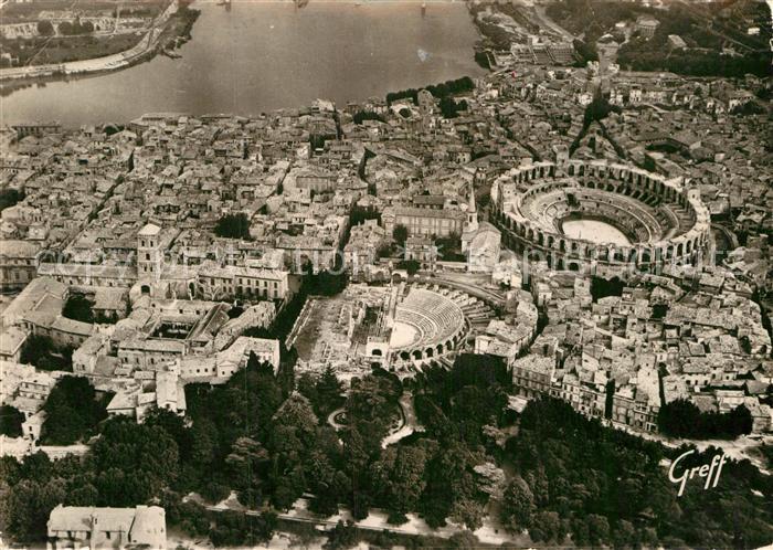 Arles Bouches-du-Rhone Vue aerienne Les Arenes Theatre Antique Cathedrale Saint