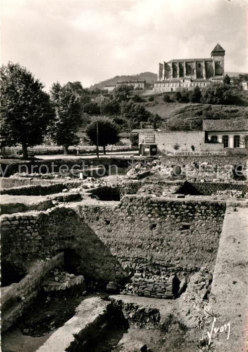 Saint-Bertrand-de-Comminges Feuilles romaines et la Cathedrale