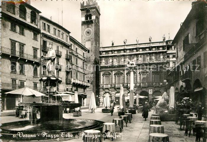 Verona Veneto Piazza Erbe e Palazzo Maffei Gemuesemarkt Palast