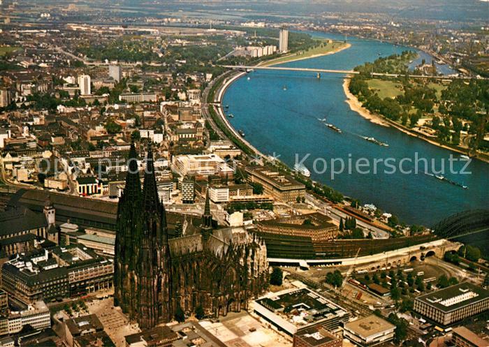 Koeln Rhein Stadtbild mit Koelner Dom Fliegeraufnahme