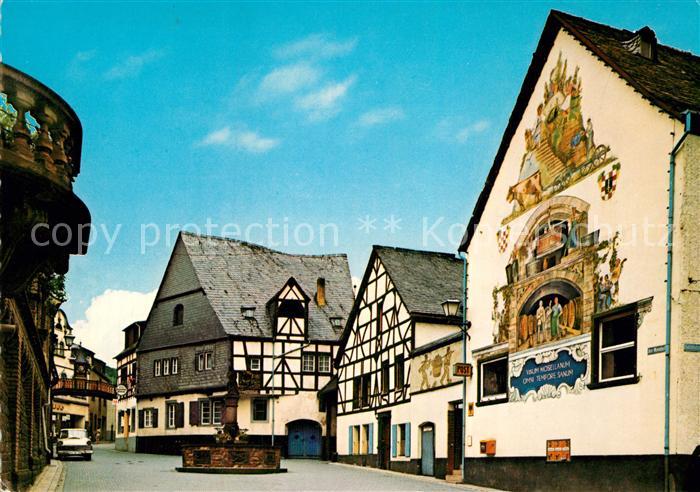 Winningen Mosel Partie am Weinhexenbrunnen Fachwerkhaus Fassadenmalerei