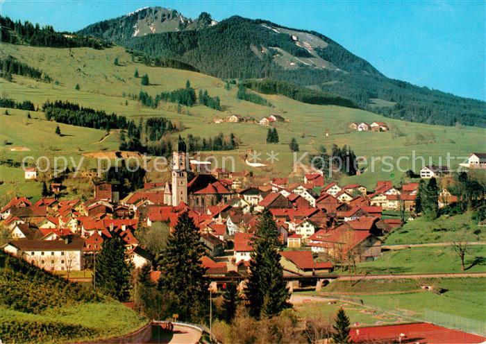 Nesselwang Ortsansicht mit Kirche Reuter Wanne Allgaeuer Alpen