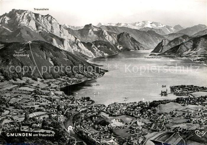 Gmunden Salzkammergut und Umgebung Alpenpanorama aus der Vogelperspektive