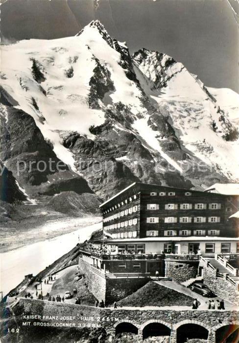 Heiligenblut Kaernten Kaiser Franz Josef Haus mit Grossglockner Hohe Tauern