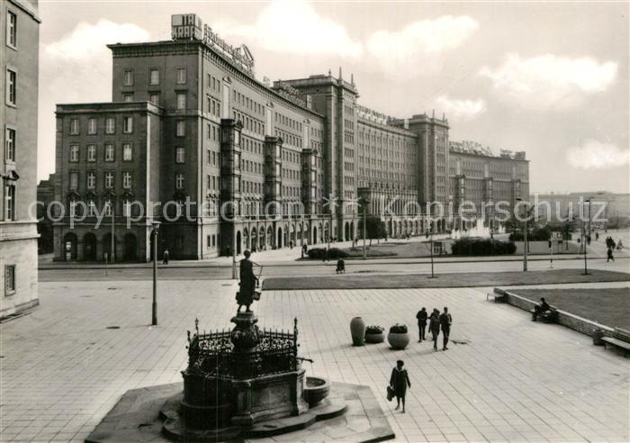 LEIPZIG Sachsen Ringbebauung mit Maegdebrunnen Messestadt