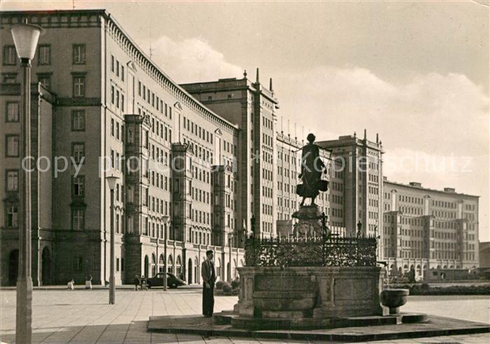 LEIPZIG Sachsen Neubauten am Rossplatz mit Maegdebrunnen Messestadt