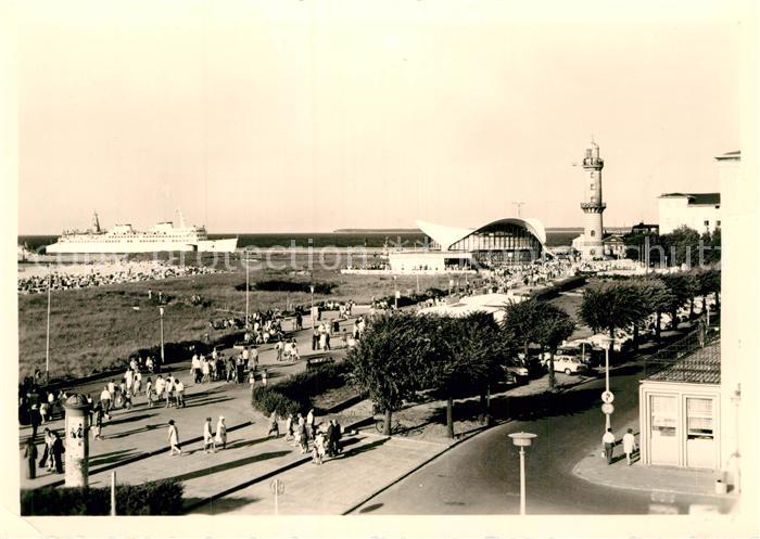 Warnemuende Ostseebad Promenade zum Teepott Leuchtturm Faehre Handabzug