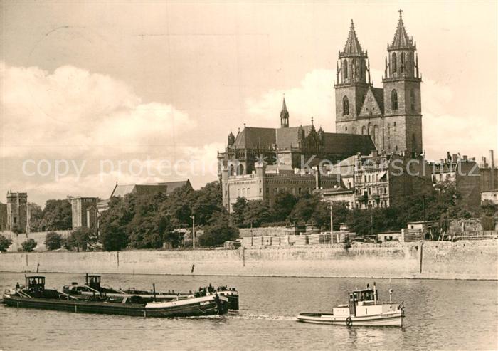 MAGDEBURG  CITY Blick ueber die Elbe auf den Dom Frachtkahn Binnenschifffahrt