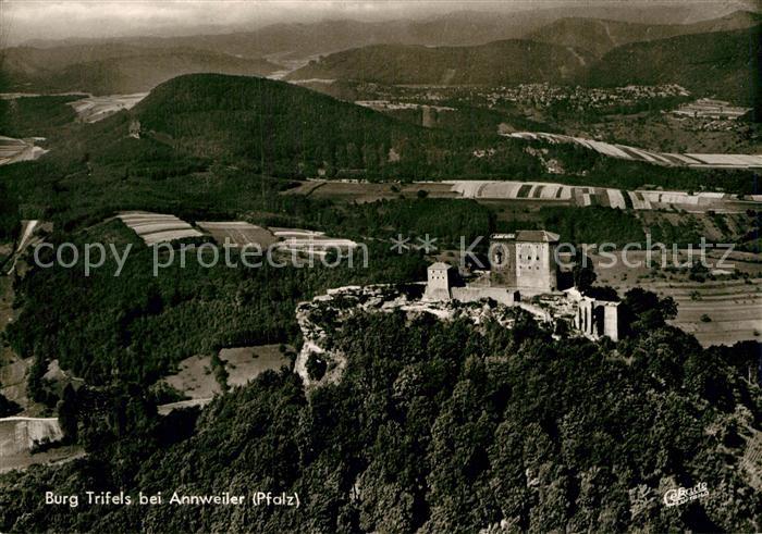Annweiler Trifels Burg Trifels Fliegeraufnahme