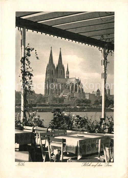 Koeln Rhein Restaurant Terrasse Blick auf den Dom