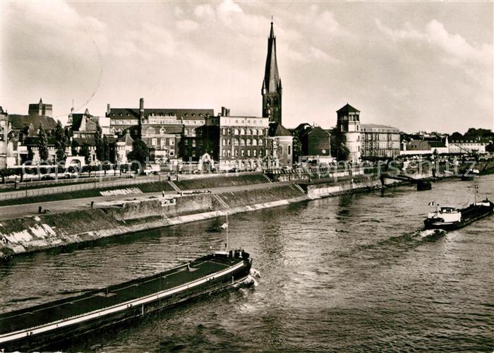 Duesseldorf Rheinpartie Binnenschiffahrt Frachtkahn
