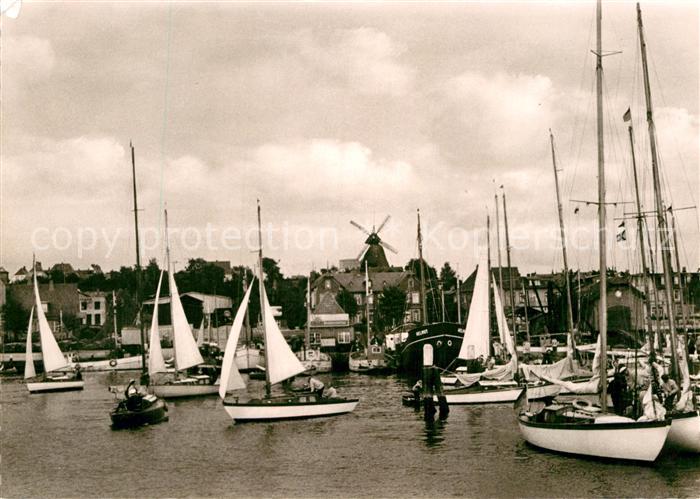 Laboe Hafen Segelboote Windmuehle