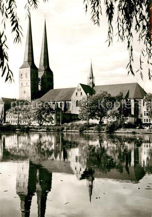 Luebeck Dom Wasserspiegelung