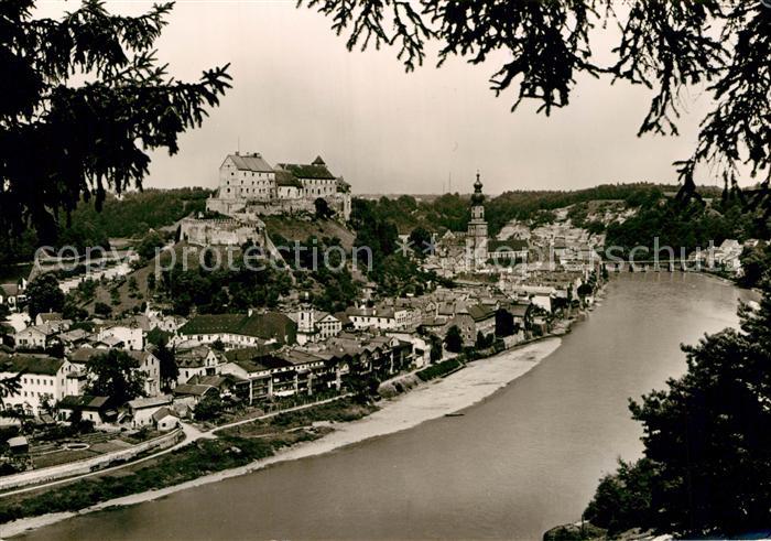 Burghausen Salzach Stadtpanorama mit Burg