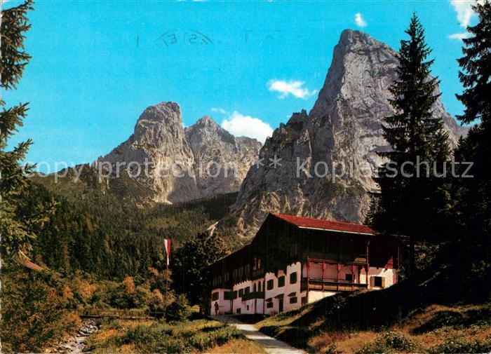 Hinterbaerenbad mit Totenkirchl Kaisertal