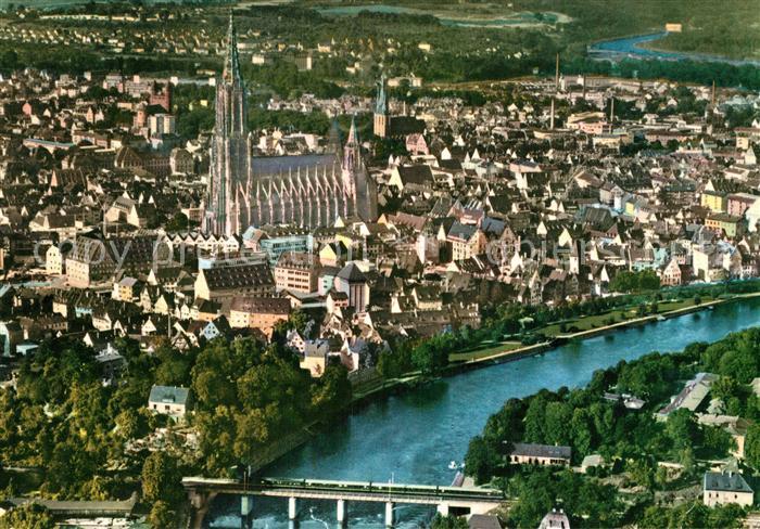 Ulm Donau Fliegeraufnahme mit Dom und Donau