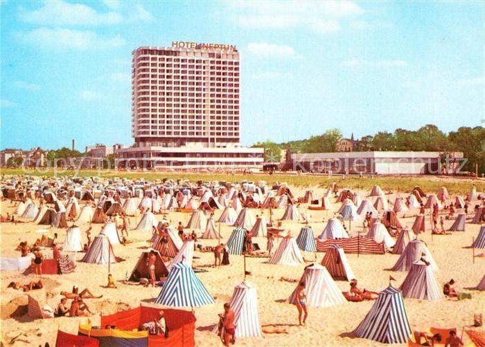 Warnemuende Ostseebad Strand mit Hotel Neptun