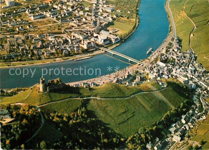 Bernkastel-Kues mit Jugendherberge und Burgruine Landshut Fliegeraufnahme