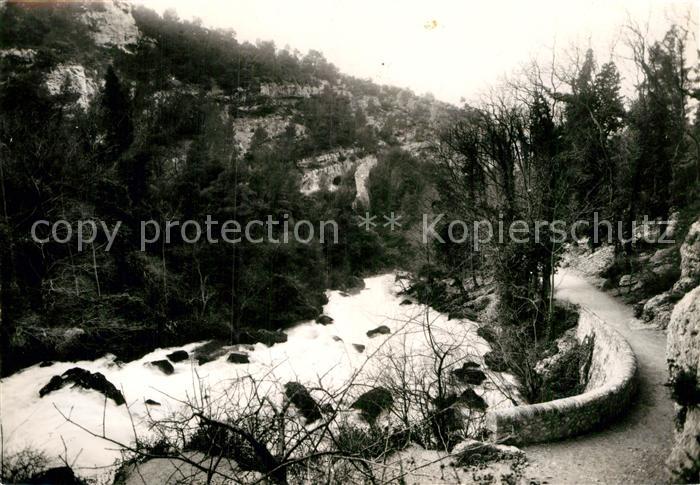 Fontaine-de-Vaucluse La Source par Hautes Eaux