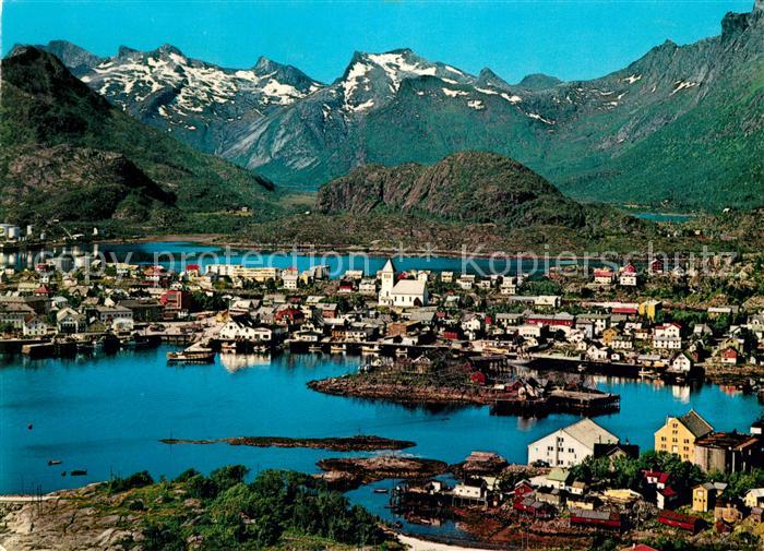 Svolvær Utsikt mot byen med kirken