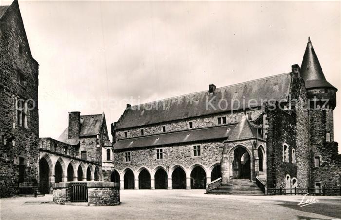 Vitre d Ille-et-Vilaine Interieur de la cour du Chateau Schlosshof
